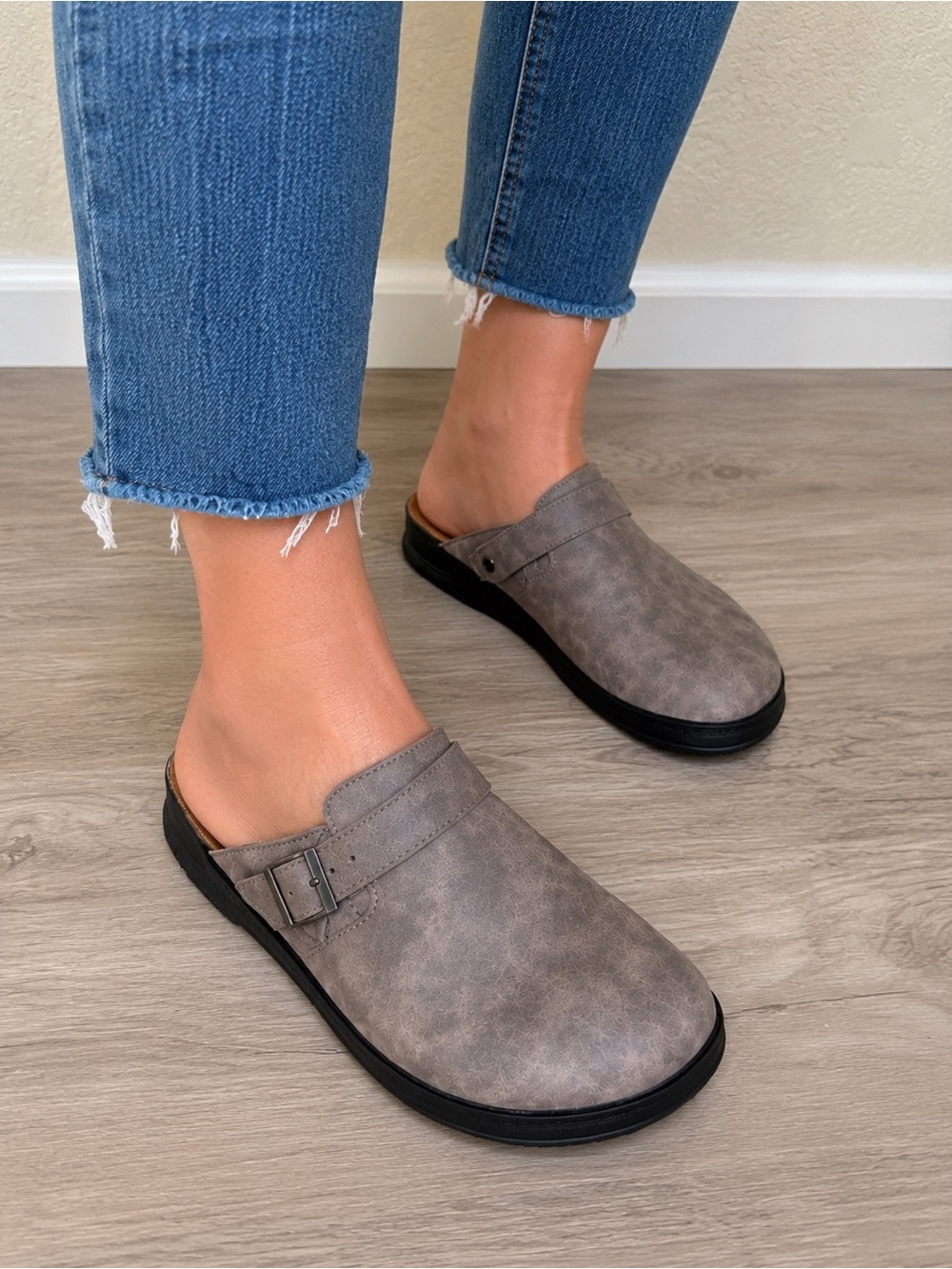 Harper & Wells Boston Gray Taupe Clogs Mules Buckle Women’s 10 EU 41 NWT